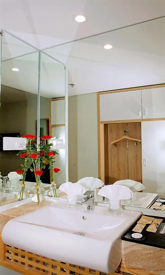 Royal Hpm Hotel Να Τρανγκ