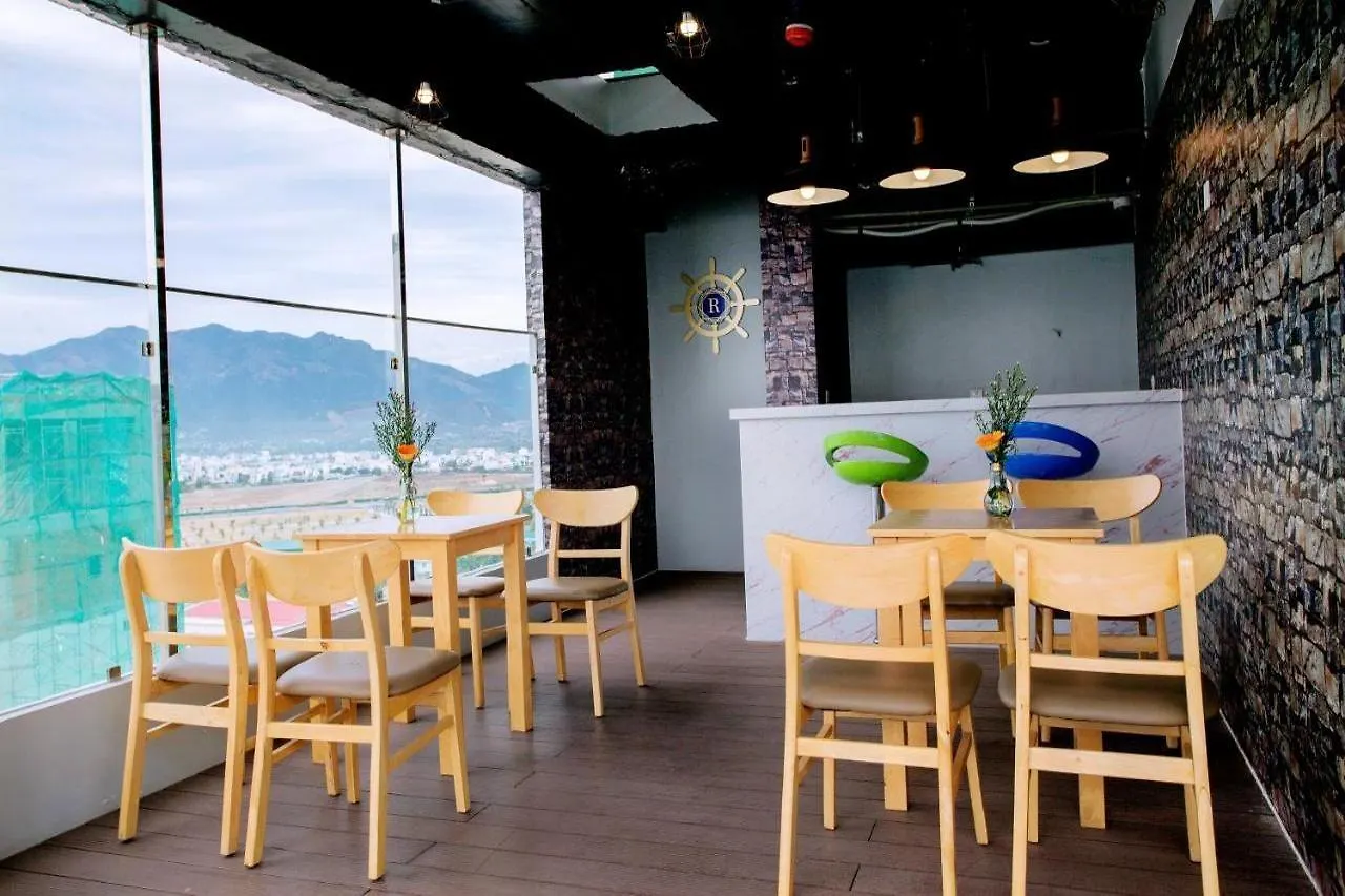 Royal Hpm Hotel Nha Trang 4*,